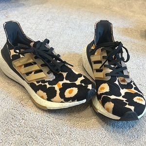 Women’s Adidas Ultraboost x marimekko collaboration! Size 6.5 US
